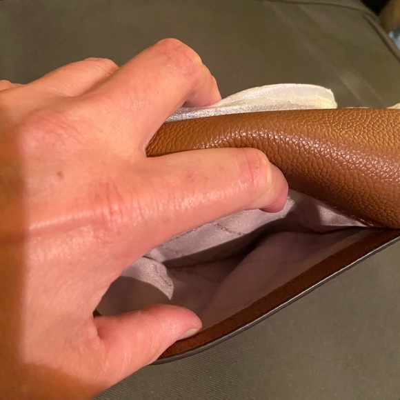 Michael Kors Cassie Leather Carmel NWT Crossbody Shoulder Bag - Picture 15 of 16